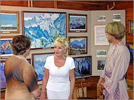 Alicia Rodriges talks to visitors of the Roerich's museum of Uimon valley