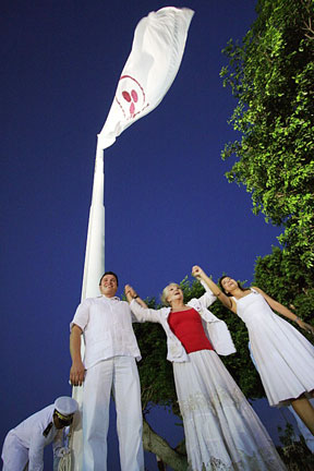 La Bandera de la Paz en la bella Cozumel, isla de paz