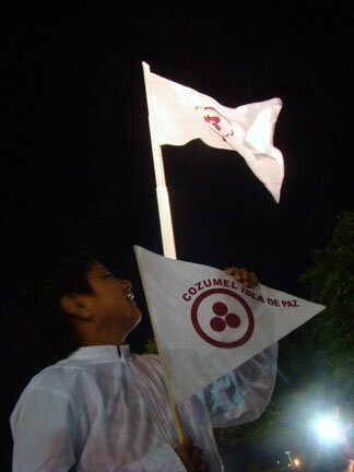 La Bandera de la Paz en la bella Cozumel, isla de paz
