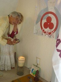 The International Commitee Gives the Roerich Medal to José Argüelles