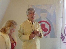 The International Commitee Gives the Roerich Medal to José Argüelles