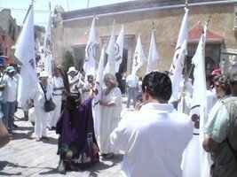 La Bandera de la Paz en la Cima de la Peña Mágica de Bernal-Querétaro