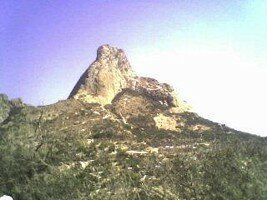 La Bandera de la Paz en la Cima de la Peña Mágica de Bernal-Querétaro