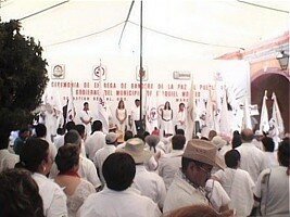 La Bandera de la Paz en la Cima de la Peña Mágica de Bernal-Querétaro