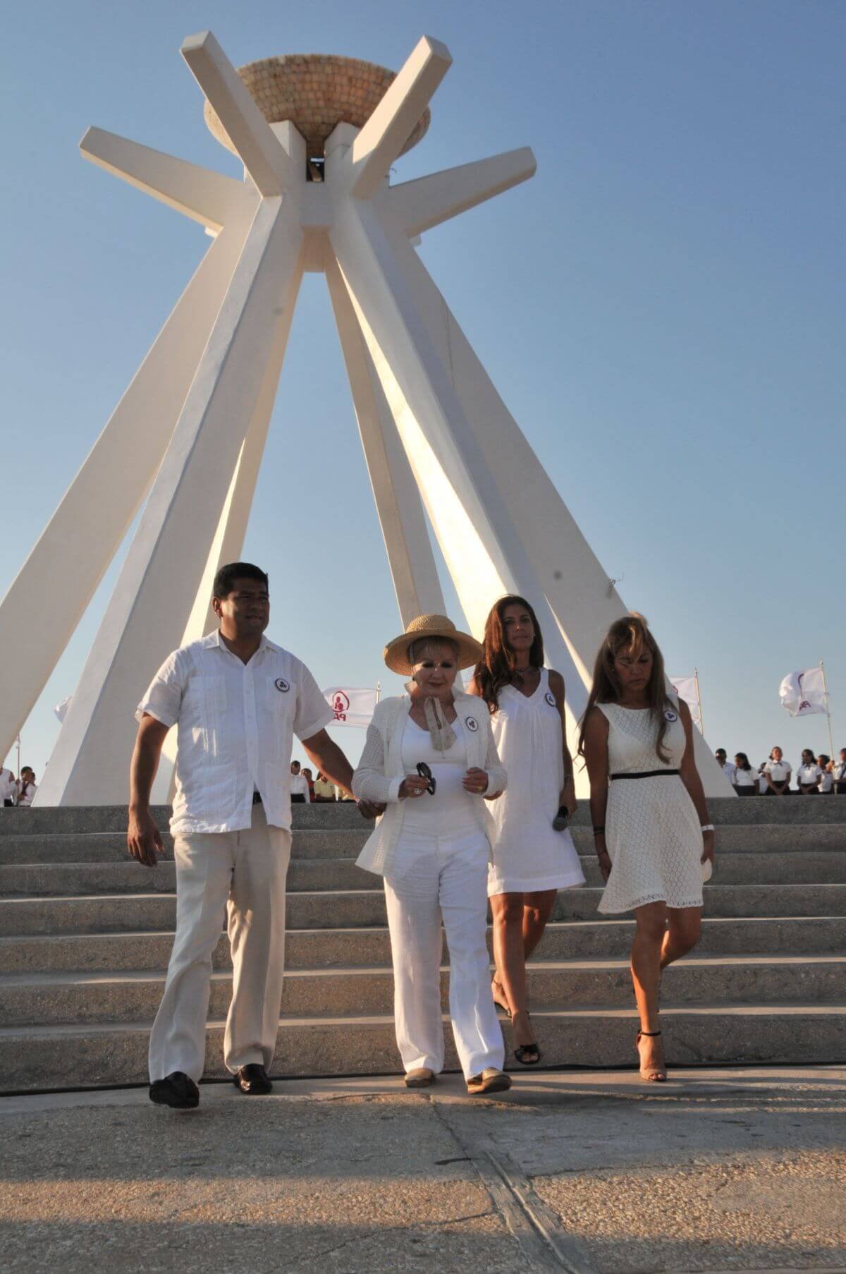 43 banderas ondeando en Coatzacoalcos, Veracruz