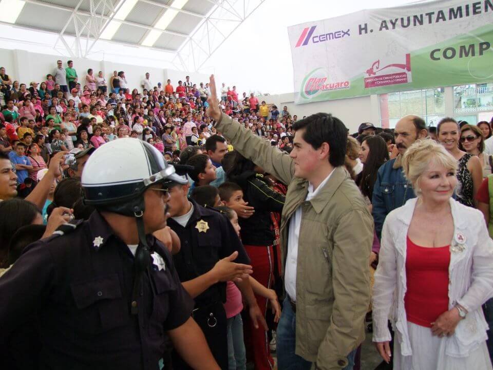 Dos Nuevas Banderas Zitácuaro 01