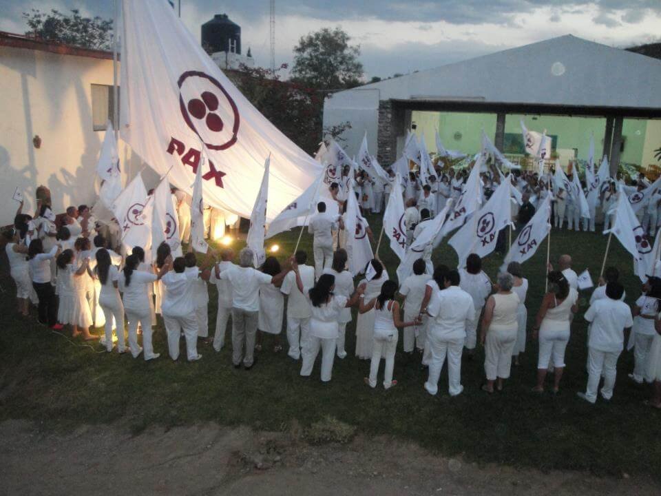 Energía divina en Teocalli en la entrega de 76 banderas de la Paz