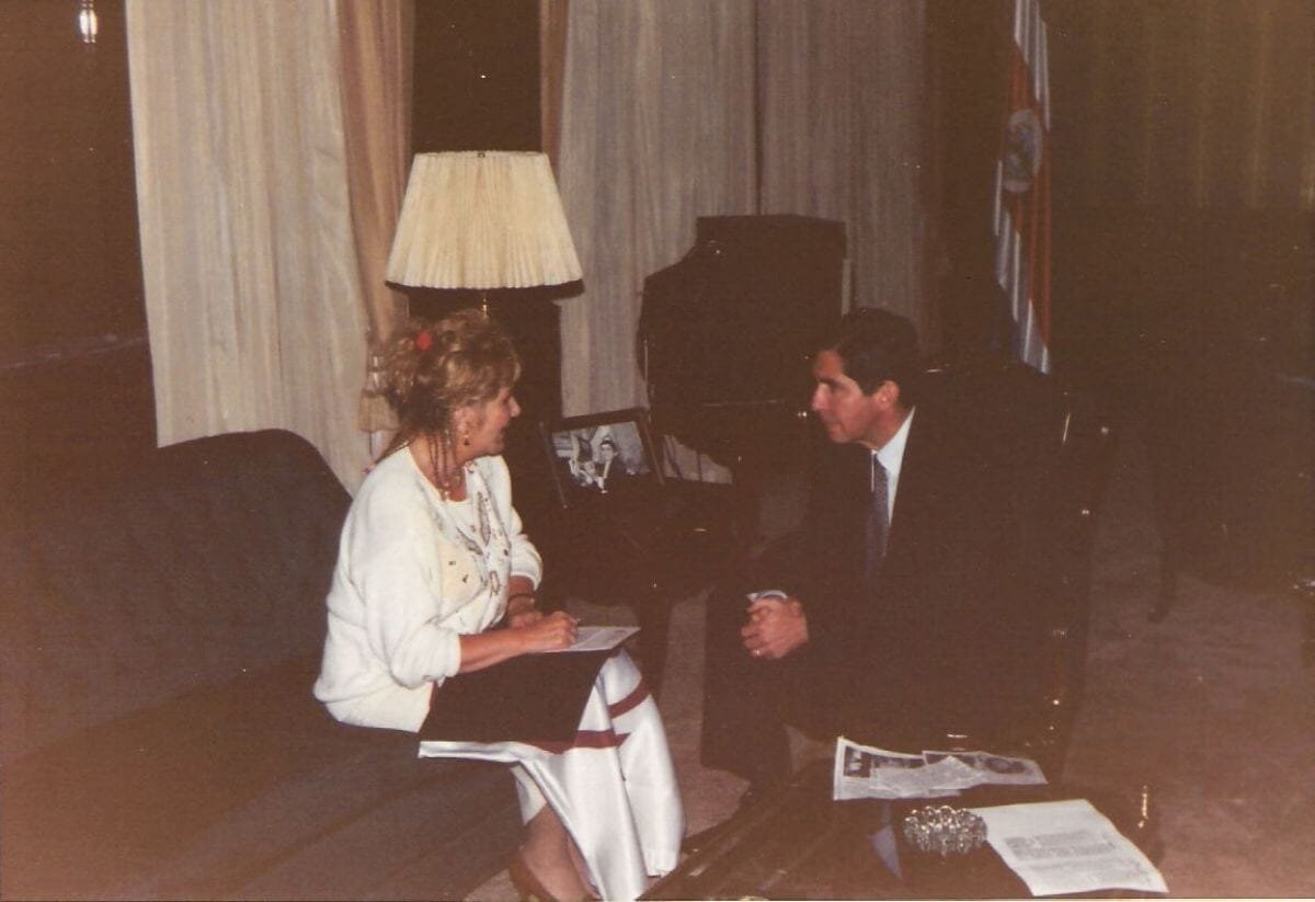 Rememorando la entrega de la Bandera de la Paz al Dr. Óscar Arias, Premio Nobel de la Paz